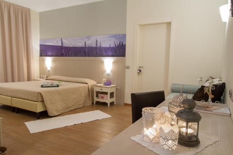 Photo of the whole room, Photo of the whole room, Decorative detail