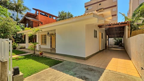 Property building, Facade/entrance, Off site