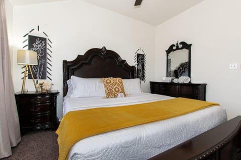ZRoyal Stay 2BR Near Fort Cavazos - Ideal for TDY, Travel Nurses, Contractors & Extended Stays Apartment in Killeen