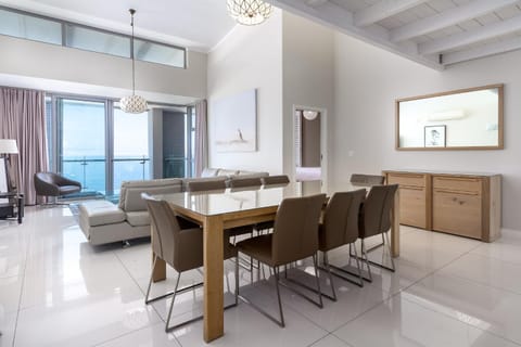 The Crystal - Spectacular sea views in Camps Bay Apartment in Camps Bay