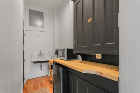 Library Square Suites Apartment hotel in Toledo