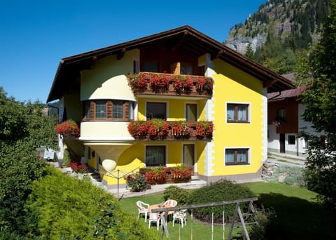 BBQ facilities, Garden, Garden view, Mountain view