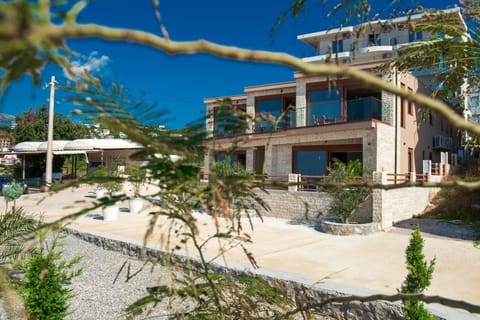 Property building, Day, Windsurfing