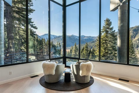 Open Air at Palisades - 3 BR, Brand New Construction - Wrap-Around Deck w Hot Tub House in Palisades Tahoe (Olympic Valley)