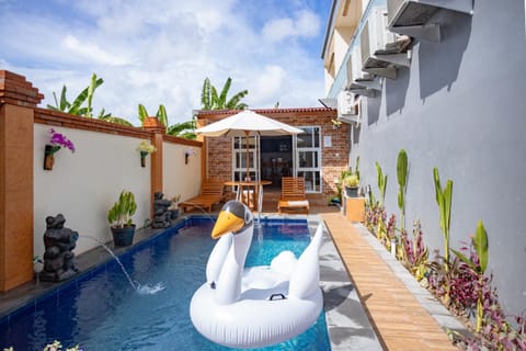 Swimming pool, sunbed