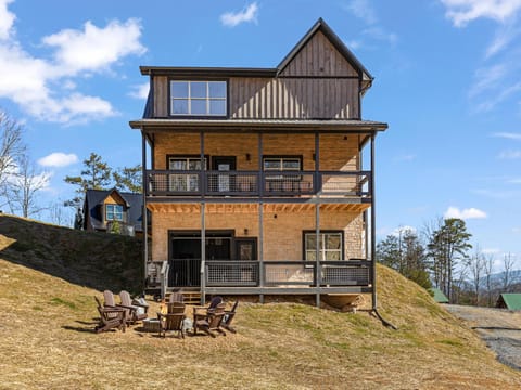 Property building, Natural landscape, Garden, Balcony/Terrace, Mountain view
