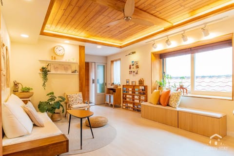 Living room, Seating area, internet