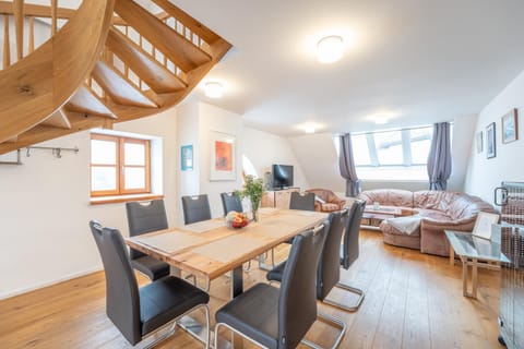 Living room, Seating area, Dining area