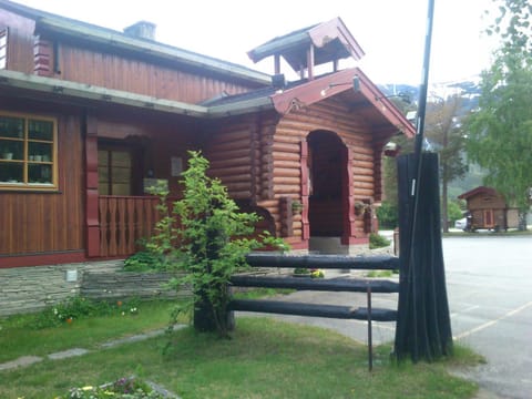 Facade/entrance