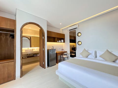 CODYARD LUXURY SUITES, close to Seseh Beach Vacation rental in Kediri