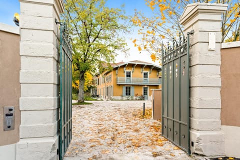 Day, Street view