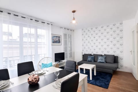 Communal lounge/ TV room, Living room, Seating area, Dining area