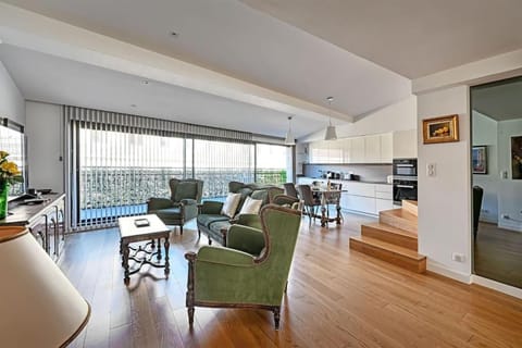 Kitchen or kitchenette, Living room, Seating area, Dining area, minibar, pet friendly, stove