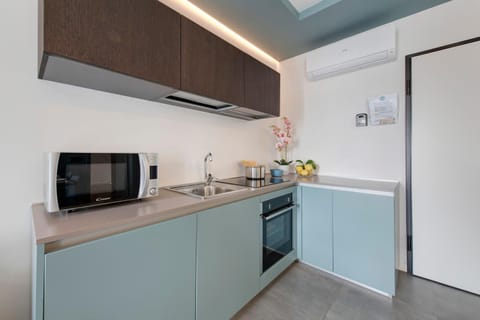 Kitchen or kitchenette, Living room