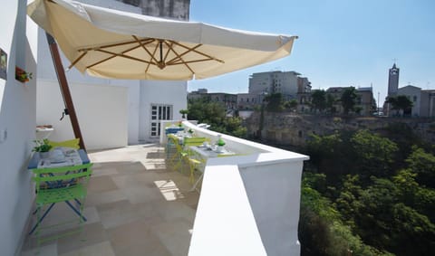 Facade/entrance, Bird's eye view, Balcony/Terrace, Internal: Not applicable to any particular room