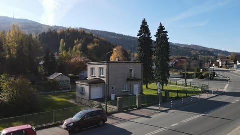 Property building, Bird's eye view, Mountain view, Street view, Parking