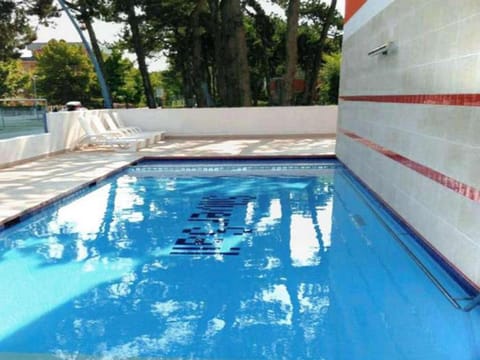 Swimming pool, sunbed