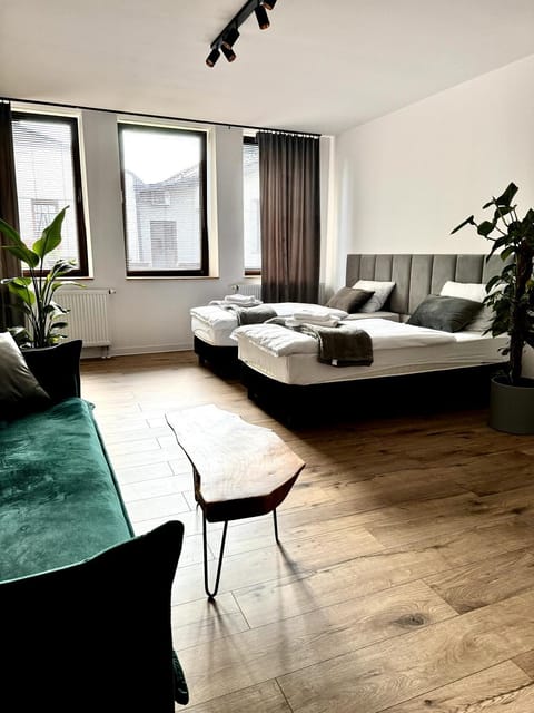 Bed, Living room, Photo of the whole room, Seating area, Bedroom, towels