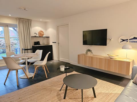 TV and multimedia, Kitchen or kitchenette, Dining area