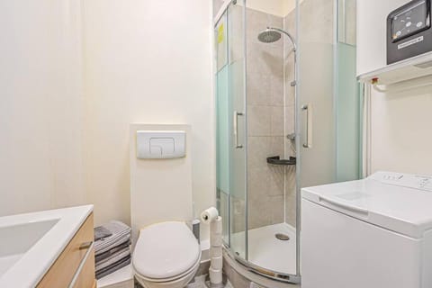 Appartement Parisien - Gambetta Apartment in Paris