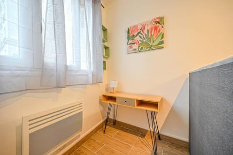 Appartement Parisien - Gambetta Apartment in Paris