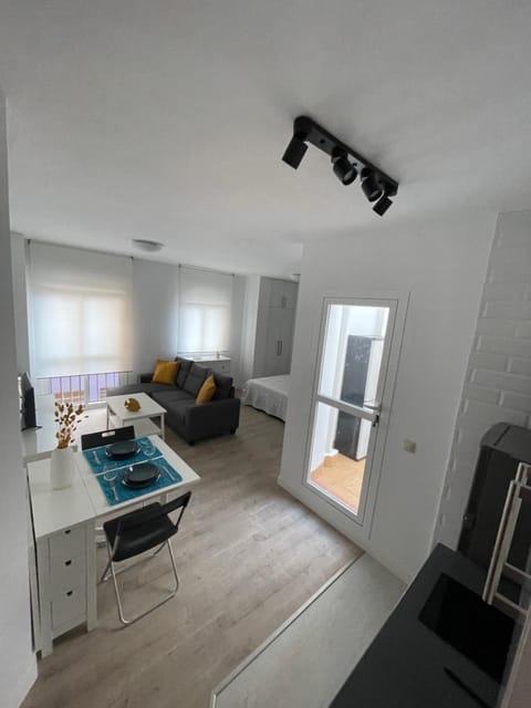 TV and multimedia, Living room, Seating area, Dining area