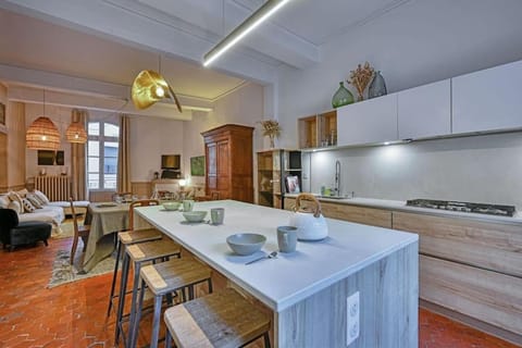 Kitchen or kitchenette, Living room, Seating area, Dining area, pet friendly, stove