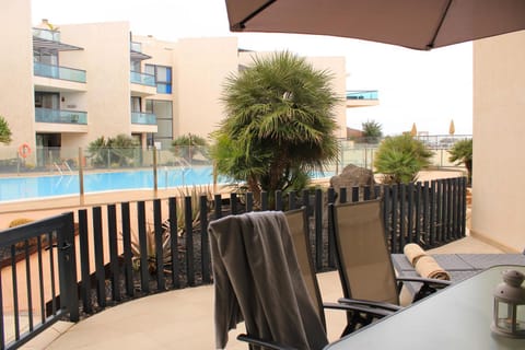 Balcony/Terrace, Pool view, sunbed
