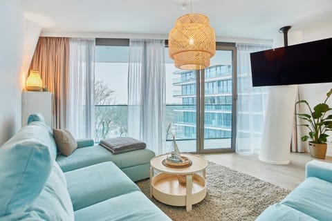 TV and multimedia, Living room, Seating area, Evening entertainment