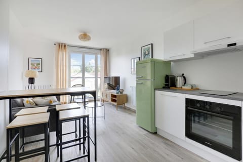 Coffee/tea facilities, Living room, Dining area, dishwasher, minibar, pet friendly, stove, toaster, kitchen