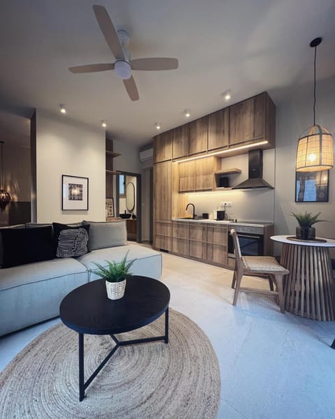 Kitchen or kitchenette, Living room, Seating area, Dining area, fireplace, pet friendly, stove