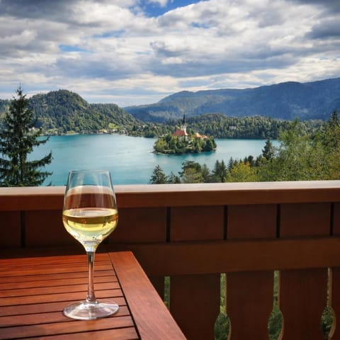 Day, Natural landscape, Balcony/Terrace, Lake view, Mountain view, River view, Alcoholic drinks