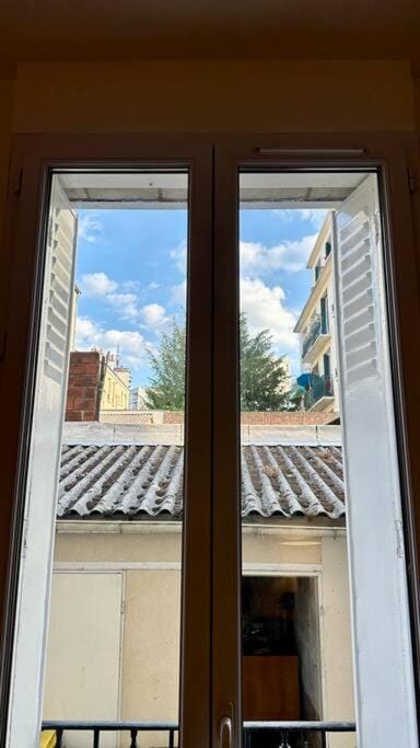 Luminous and calm apartment in Pantin, near Paris Apartment in Pantin