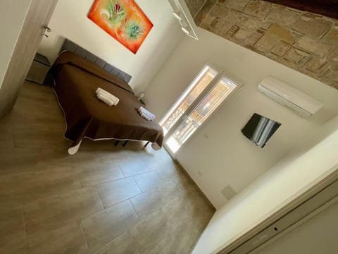 Bed, TV and multimedia, Photo of the whole room, Bedroom, air conditioner