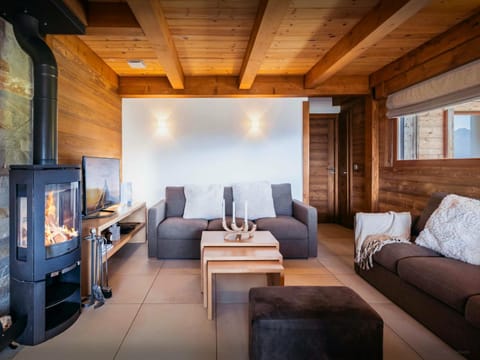 Communal lounge/ TV room, TV and multimedia, Living room, Seating area, Evening entertainment