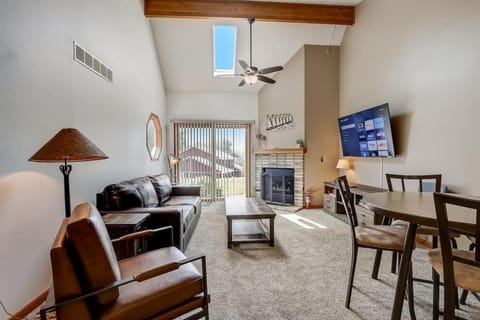 Grace Jo Vacation Home at Tamarack Highland 5 House in Lake Delton