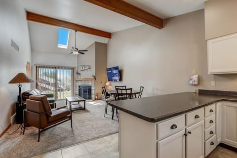 Grace Jo Vacation Home at Tamarack Highland 5 House in Lake Delton