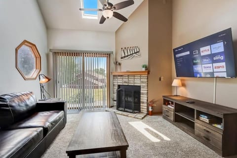 Grace Jo Vacation Home at Tamarack Highland 5 House in Lake Delton