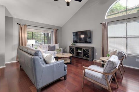 Boni and Blithe House in Jollyville