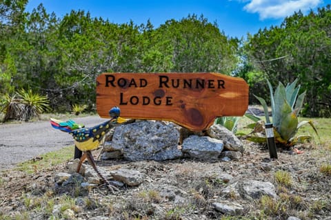 Road Runner Lodge House in Hudson Bend