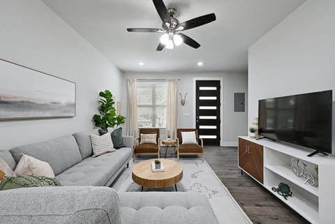 Hogan Hideaway House in Point Venture