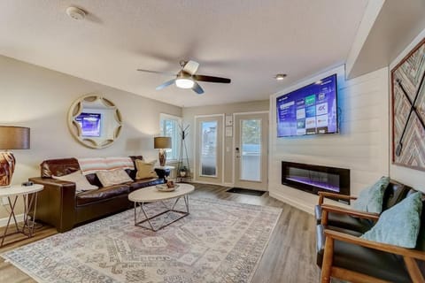 Home Sweet Getaway for Families and Adults Apartment in Lake Delton