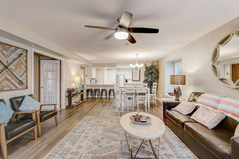 Home Sweet Getaway for Families and Adults Apartment in Lake Delton