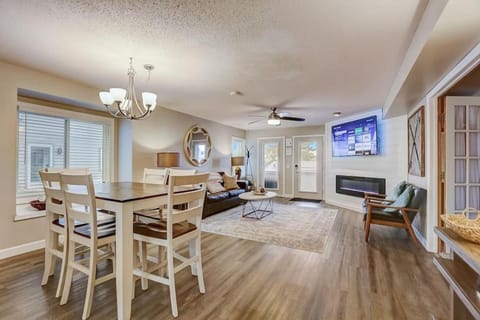 Home Sweet Getaway for Families and Adults Apartment in Lake Delton