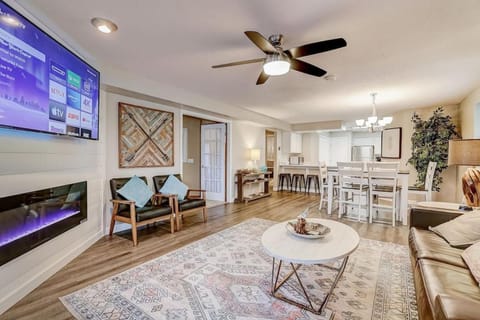 Home Sweet Getaway for Families and Adults Apartment in Lake Delton