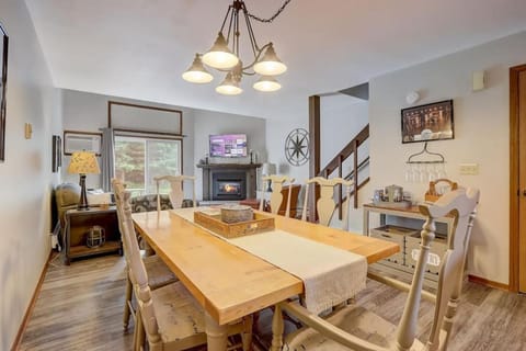 Sloane Condo for Families Golfers and Girls Trips House in Lake Delton