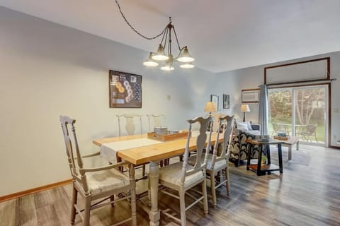 Sloane Condo for Families Golfers and Girls Trips House in Lake Delton