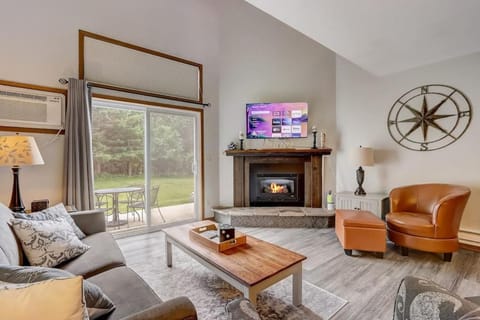 Sloane Condo for Families Golfers and Girls Trips House in Lake Delton