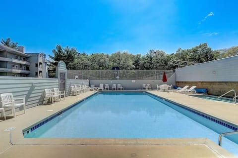 Brown Family Condo for Families Golf Trips and Girls Getaways House in Lake Delton