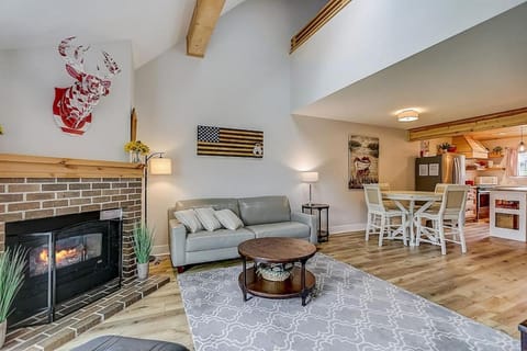 Grace Jo Vacation Home at Tamarack House in Lake Delton